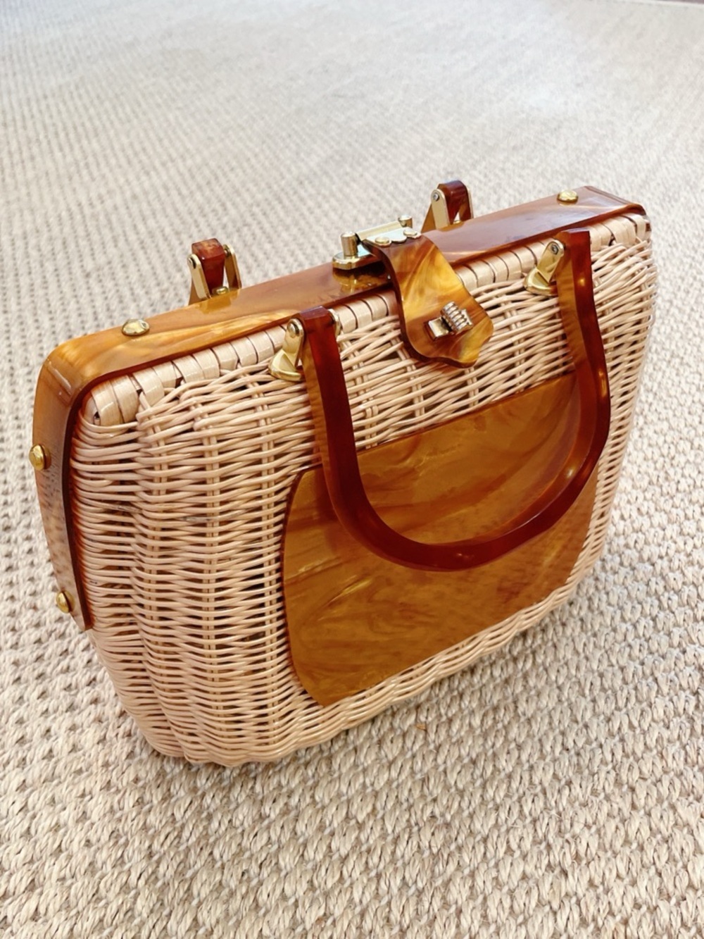 Vintage Lucite & Wicker Handbag Purse Clam Shell Open - quiet luxury - 1950s - Picture 2 of 13